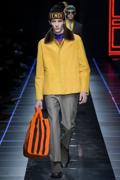 Look 26